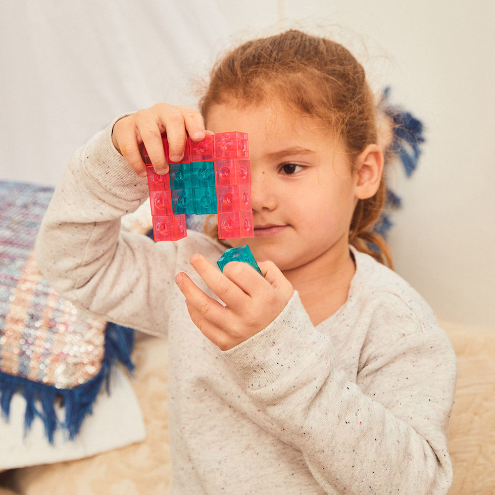 Edx Education – Translucent Linking Cubes – Product Lifestyle Image